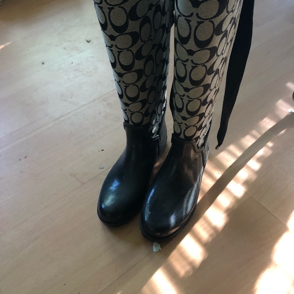 Coach brand boots size 5 - Picture 2 of 4